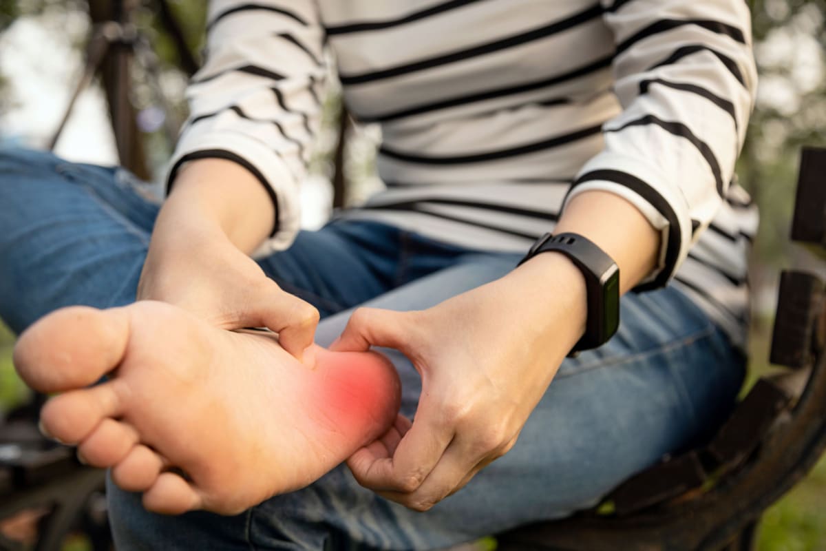 Why Do My Feet Hurt? 15 Causes Of Foot Pain, Heel Pain, Pain In Arch